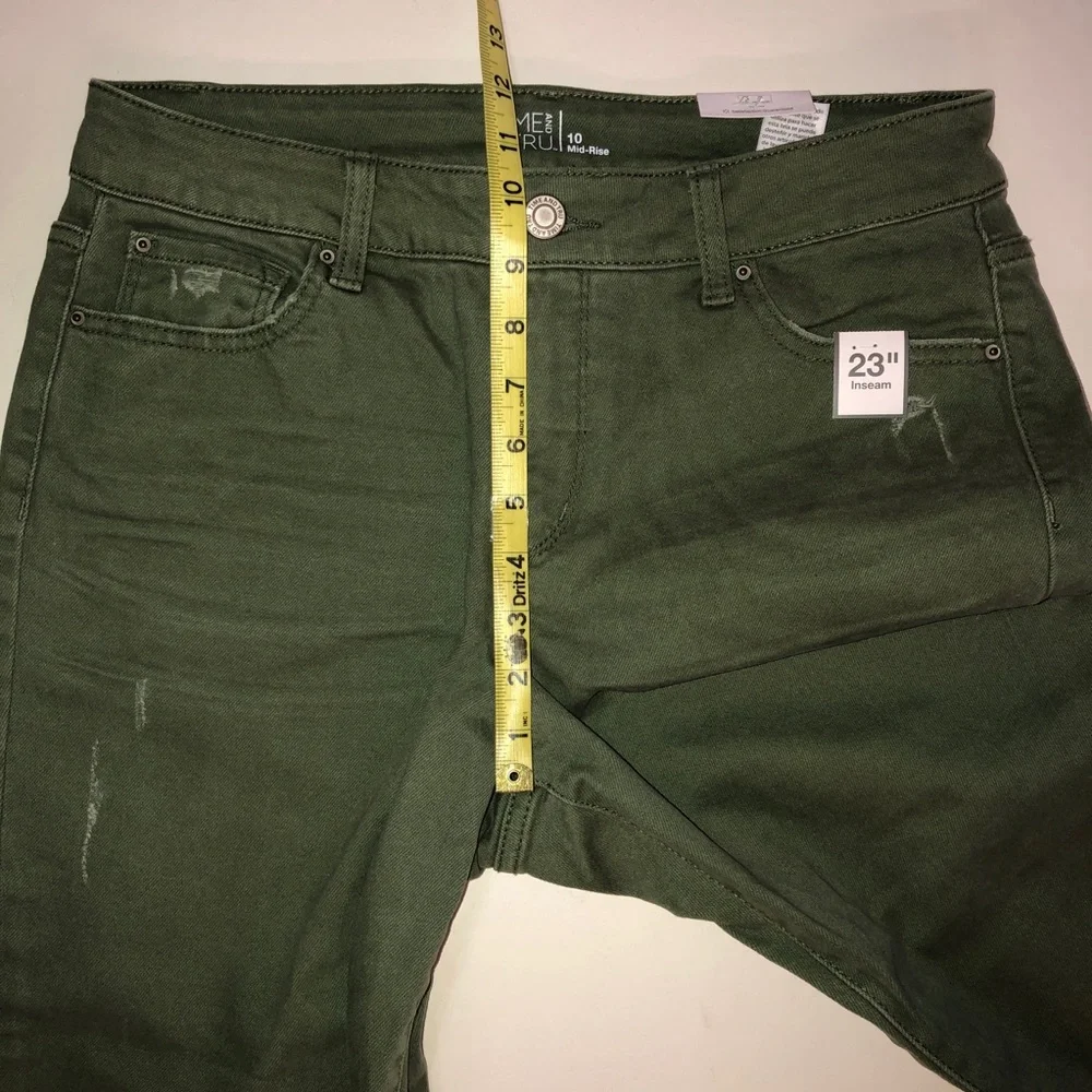 NWT Relaxed Fit Distressed Cuffed Olive Green Capris (10)